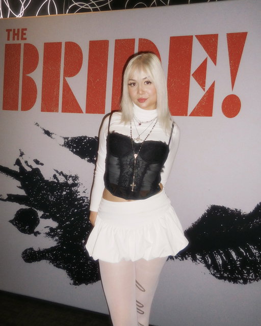 Thank you @warnerbrosca for inviting me to @thebridemovie pre-screening! This was the most fun quirky-horror-feminist-crazy-love-story movie & anyone who likes a laugh and a scare should run to the theatre tomorrow!! 💥🖤

Last pic is me and my big face as the @foxonjohn ad bc i had to immortalize this iconic moment 👏🏻

Okay tea. Love yalll 🙂‍↕️💖

#WBPartner #TheBrideMovie