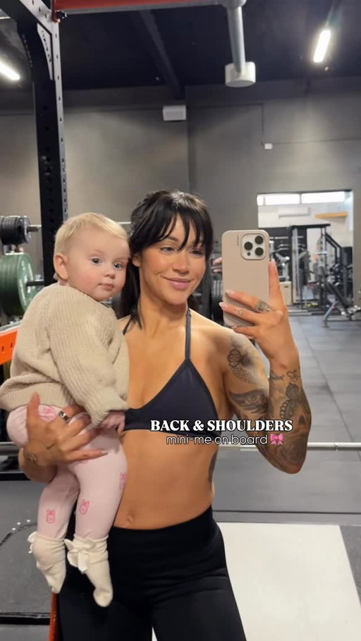 read mini-robin 🥲 genetics must be in her physique because it ain’t much from me in her looks 😂

absolutely love to have her as my little sidekick to the gym!!