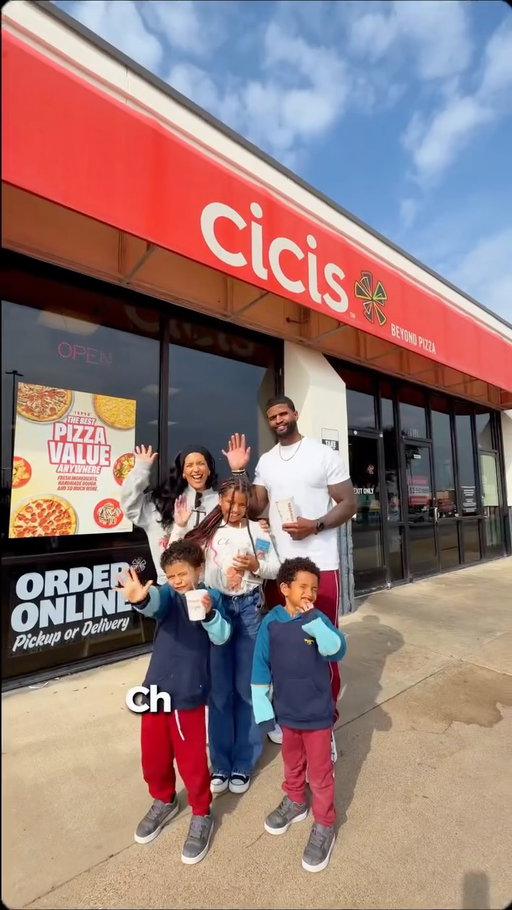 Head to Cicis for your next easy family dinner night! #AD @cicisofficial