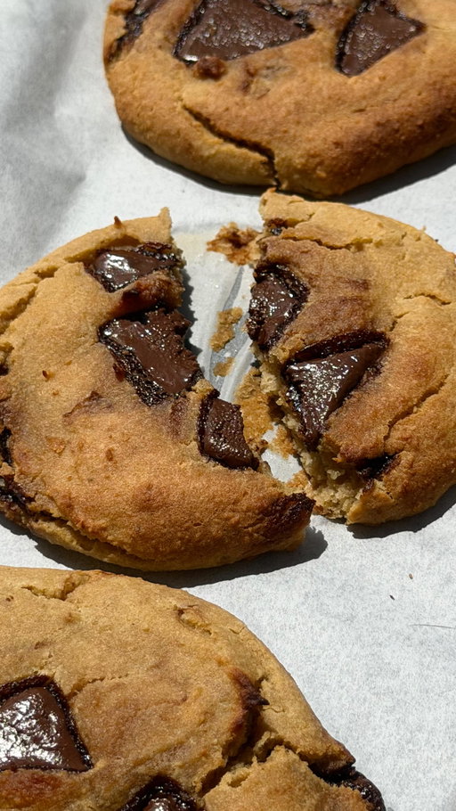 Chickpea Banana Cake Cookies 

A healthy and easy to make baked treat with a base of chickpeas and overripe bananas. Naturally sweetened, gluten free and packed with melty @pana_organic chocolate. 

🍪 Comment COOKIE and I’ll DM you the full recipe xx 

#chickpeacookies #chickpearecipes #cookie #healthydessert #veganbaking