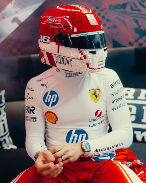 Lewis and Charles’ helmets, recreated brick by brick 🧱