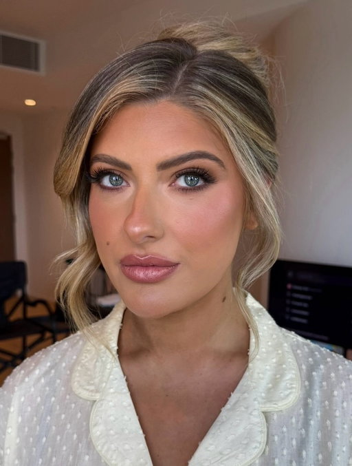 She said “make me look like a bronzed drag queen” I said no but I’ll make you look like a bronzed goddess @emmysleeman @emmysleemanhairstylist 
 

#makeupartist #melbournemua #mua #dmvmakeupartistry