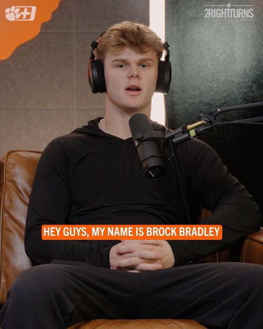 @brockbradley_5 on the mic 🎙️🔥

@2rightturnspodcast “Freshman Orientation” episodes continue with quarterback, Brock Bradley. Watch the full episodes on YouTube 🐅