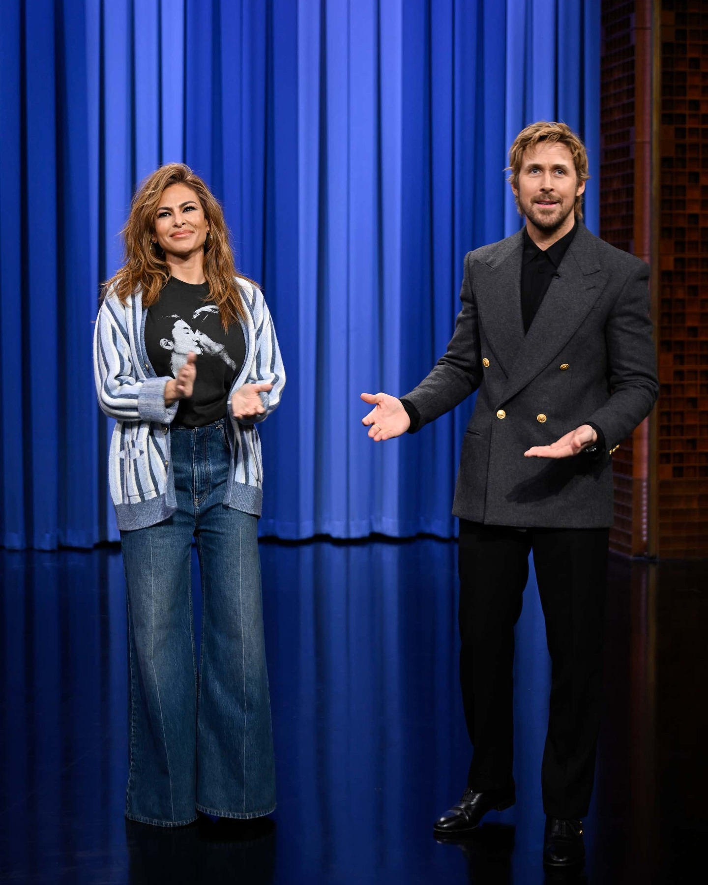 Ryan Gosling helped Eva Mendes celebrate her 52nd birthday at their first official appearance together in over 10 years on The Tonight Show 🥳