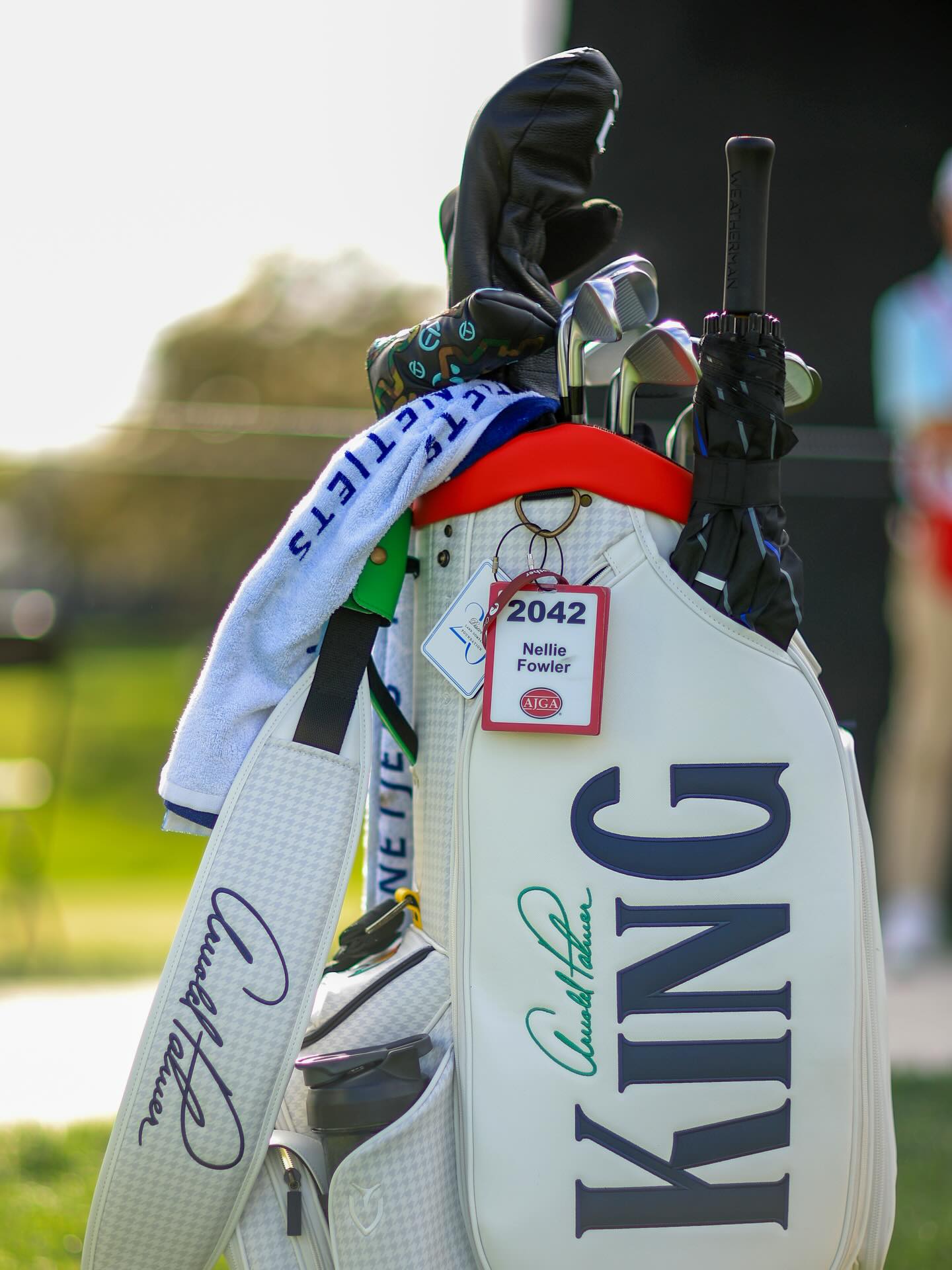 A tribute to the King, Arnold Palmer ⛱️. @rickiefowler’s bag is a 10/10 this week! Drop a 🔟 emoji in the comments of your agree 👇