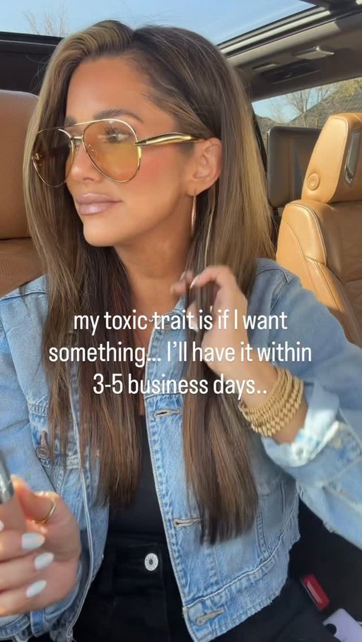 ..am I the problem? 🙃

Comment “SHOP” if you need these shades!

#relatablereels #shades #lipgloss #makeup #affordablestyle