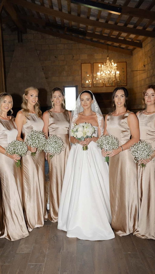 Day 1 of 30 trying on bridesmaid dresses so you don’t have to.
Starting strong with our Champagne Satin Alex One Shoulder our absolutely bestselling bridesmaid dresses✨