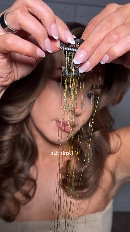 Hair tinsel ✨ how cute are these? I wis I had them in all the time! Inspired by @greasyhairqueen 
@ciroabeauty strawberry cream body shimmer stick 
-
-
-
-
#hairideas #hairtinsel #festivalhair #hairhacks #hairtutorial