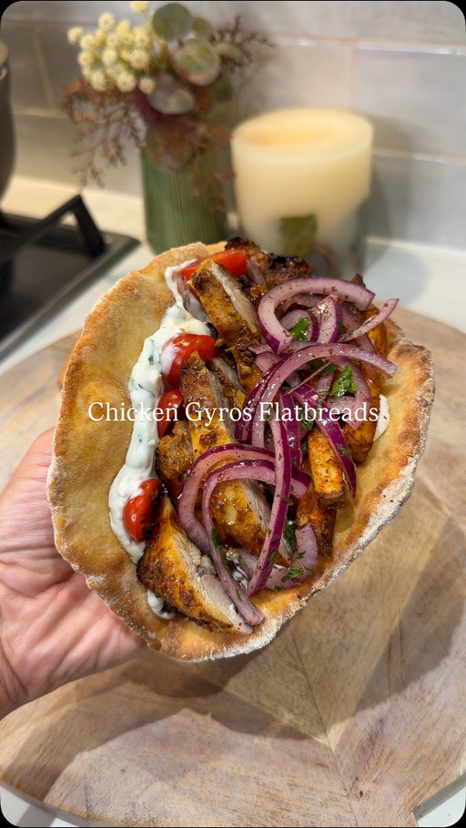 CHICKEN FLATBREADS 

a delicious weekend Fakeaway ✨

For the chicken:
300g chicken thigh fillets
2tbsp fat free yoghurt
juice of half a lemon
Tbsp honey 
1tsp garlic granules, oregano, cumin, ground coriander 
½ tsp cayenne pepper
Handful fresh chopped dill 
2 crushed garlic cloves 

Garlic Herb Dip: 
100g fat free greek yoghurt 
2-3 crushed garlic cloves 
Lemon juice 
Pinch salt 
Tsp Oregano & parsley 

Flatbreads:
70g plain flour
40-60g greek yoghurt
Tsp garlic granules & sal

The full written recipe including macros, is available on my recipe and meal planning app. Head to the link in my bio to sign up!