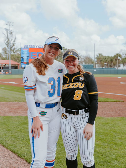 One Family ⏭️ Two Teams

Cousin’s @clairecahalan_ & @kenleigh_cahalan are officially reunited in a matchup that just means more 

#MIZ 🐯🥎
