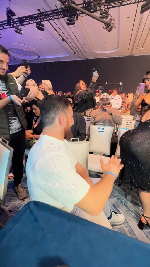 I think @merab.dvalishvili and I went to the wrong @powerslap 👋🍑😂 @taylorfeingold 

#ufc #mma #ninadrama #merabdvalishvili