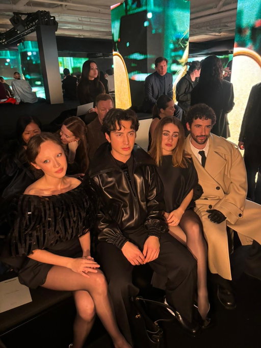 Set against a very @euphoria -coded backdrop, @balenciaga AW26 packed a punch: graphic make-up, flashes of colour, embellishments across outerwear, and sequin-strewn evening dresses.

Which stars were on the front row watching it all go down? @treaclychild , @harrisdickinson @hudsonwilliamsofficial , @billskarsgard_ and Euphoria actors @perfect_angelgirl and @anna.vanpatten 

Swipe for the looks and the guests ➡️