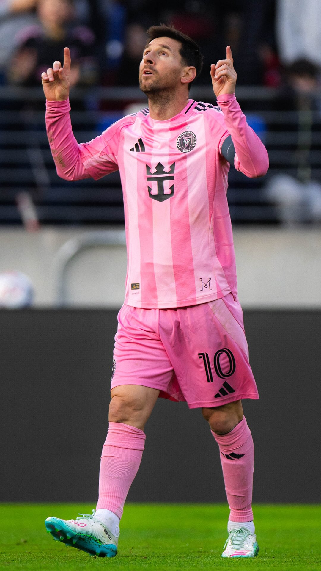 Making it look easy 😍 What a link-up from Silvetti to Messi!