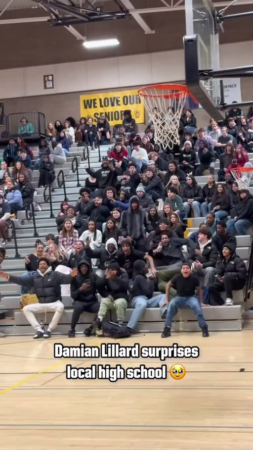 The only appropriate reaction to Damian Lillard walking into your school 😎