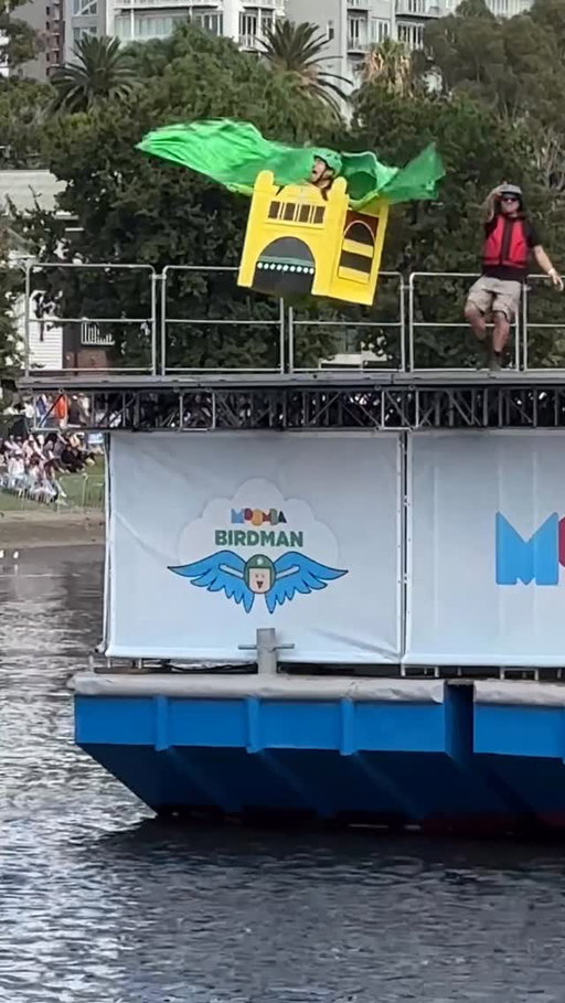 Does it get more Melbourne than Flinders Street Station jumping into the Yarra River-Birrarung....?

Give it up for Moomba Monarch 👑 @sammyjcomedian 👑 for braving his first Birdman jump! 

📍 Alexandra Gardens and Birrarung Marr
🕒 Moomba continues until 10pm tonight and
Mon 10am - 10pm 

#Moomba #MoombaFestival