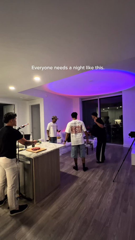 Good friends, good vibes 🤌🏽

#explorepage #apartmenttherapy #menslifestyle #friendshipgoals #vibes