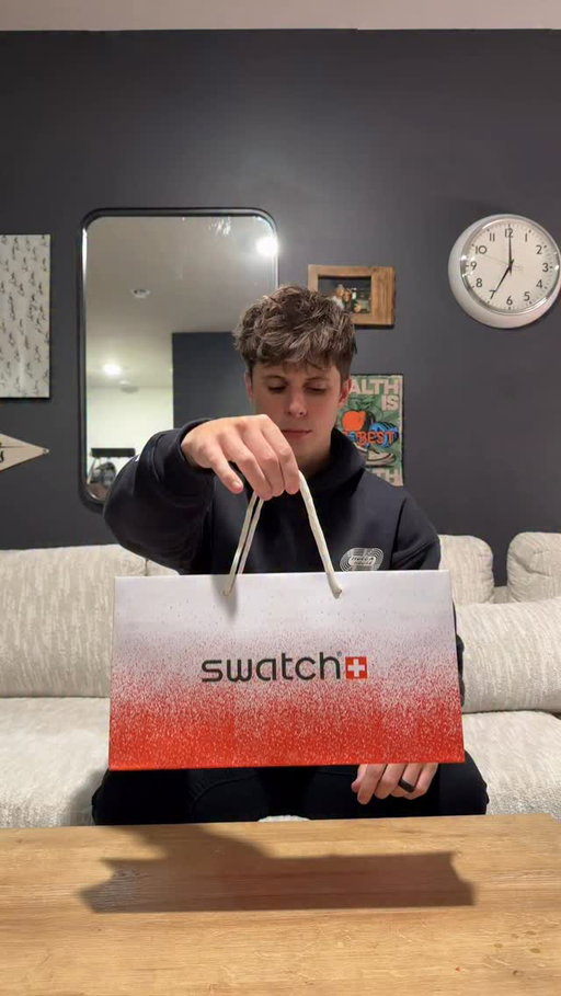 New watch unboxing

OMEGA x  SWATCH BIOCERAMIC
MISSION TO THE MOONPHASE SNOOPY 🌕 

#unboxing #moonswatch #newwatch 

@omega @swatch