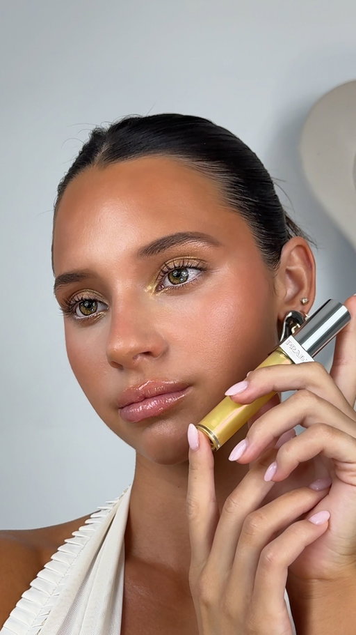 MY LIPS WEAR PRADA. Yes, @pradabeauty have released a glossy liquid balm… meet Reflection Gloss. 
 
#PradaBeauty #PradaReflectionGloss #RethinkingBeauty #PradaMakeup #AD