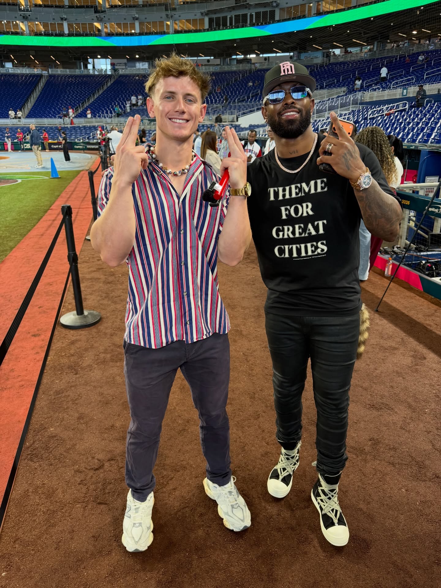 Domigringo x La Melaza 🇩🇴🇩🇴🇩🇴🔥🔥🔥😎😎 @lamelaza_7  It was an honor to finally meet José Reyes🔥🐐 Interview coming soon👀

#mets #beisbol #mlbdominicana #worldbaseballclassic #baseball