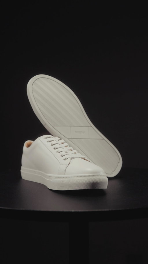 New season ready!
White premier by @thursdaysneakers