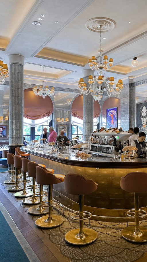 There’s nothing quite like a dinner at @scottsrichmond when the restaurant glows in golden light and riverside views set the scene.

With elegant interiors and some of the city’s finest seafood, it’s one of those places every Londoner should experience at least once.

Spread across two floors, it’s an ideal setting for evenings with live music, relaxed Sunday lunches with their signature roast, or alfresco dining on the tranquil terrace throughout the summer months.

#Londonrestaurants #londondiningscene #secretlondon #thisislondon #londonrestaurantguide