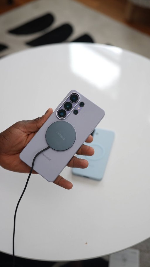 Samsung has its own MagSafe charging  accessory. Need a case though.

#galaxys26ultra #galaxys26 #magsafe #unboxing #reels