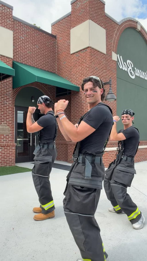 Steppin’ low with it on game day with the boys 🤠🕺🏻 #linedance #fire #trend