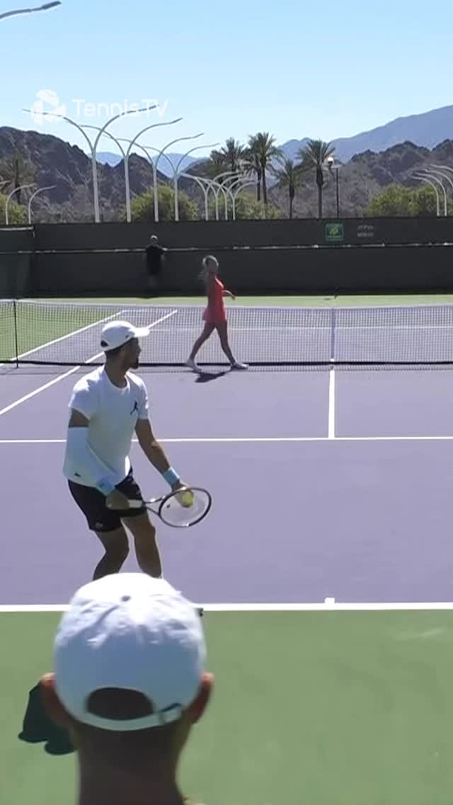 Using his practice court as a catwalk 👠🤣 @arynasabalenka 

#tennis #tennistv #tennisparadise #djokovic #sabalenka