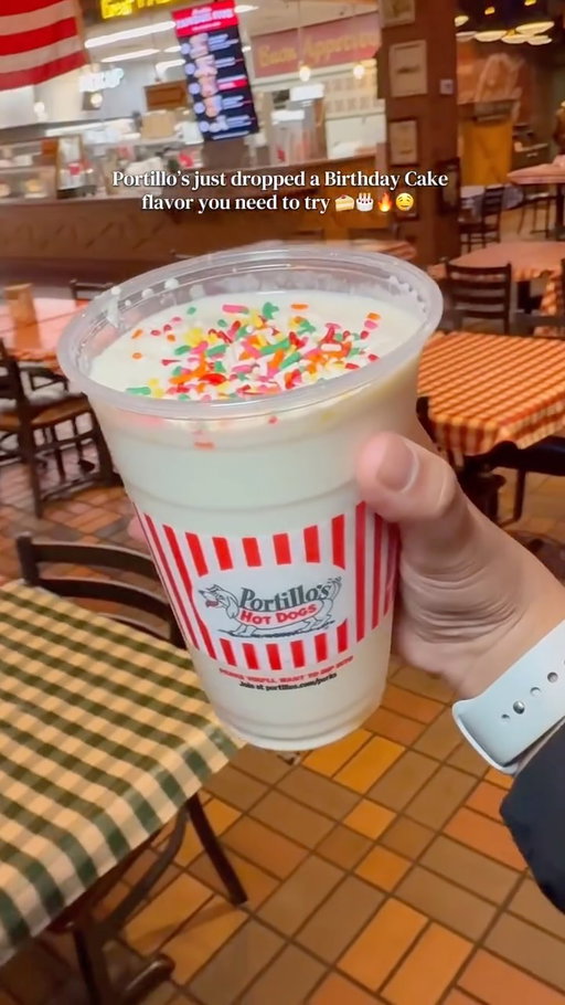 New Birthday Cake flavor at Portillo’s and it is SO good 🍰 I tried both the shake and the cake and honestly the shake was my favorite. If you love desserts, this is definitely something you need to try! 🔥🤤

#Partnership #Chicagohummingbirds #Portillos #ChicagoFoodBlogger #DineWithPooj @portilloshotdogs @chicagohummingbirds