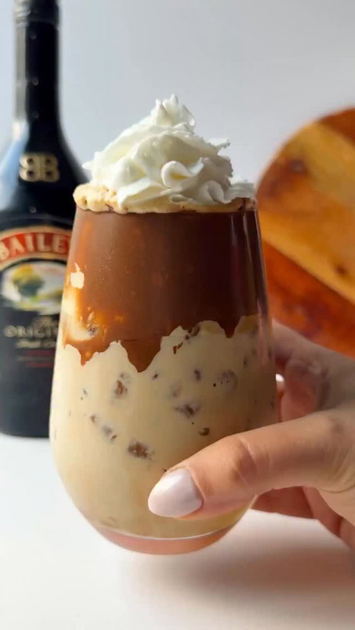 I made the creamiest Whipped Baileys Coffee and wow... this is dangerously good 🤎

Recipe :
• Add 1 tbsp instant coffee
• Add 1 tbsp sugar
• Pour 3-4 tbsp hot water
→ Whip directly in the glass until thick and fluffy
Then add:
• 1 shot Baileys
• Ice
• Milk
• Whipped cream on top
• (Optional) Spread Nutella inside the glass before starting🤎🍫

#whippedcoffee #dalgonacoffee #coffeegirl #reelsinstragram #reelsvíral
