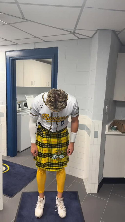 It’s not a dress it’s a KILT, SICKO
•
•
#baseball #uniform #girls #crush