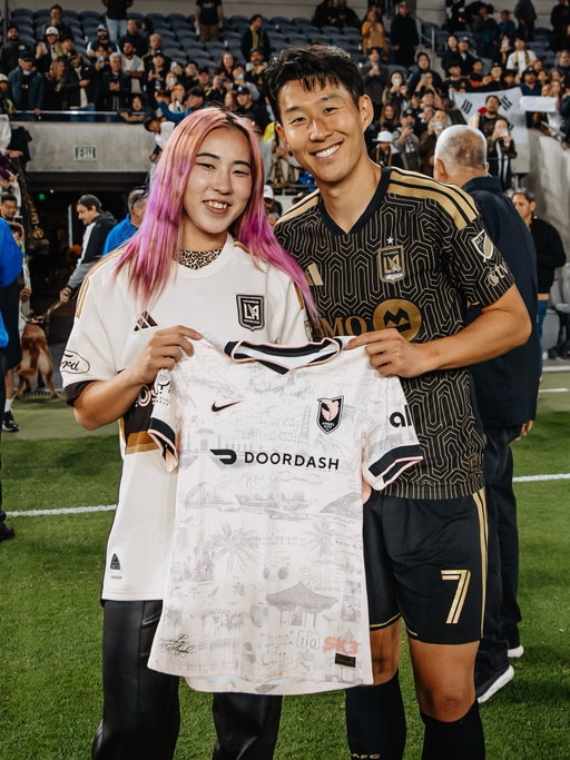 Sharing the same pitch.
LAFC 🤝 ACFC