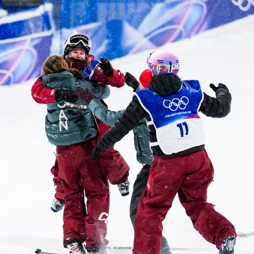 Happy International Women’s Day 🤍
So lucky to share this journey with such amazing women. The friendships and moments like these mean everything. All about uplifting each other and feeling grateful to be surrounded by so many inspiring women.

📷: Darren Calabrese/CO
