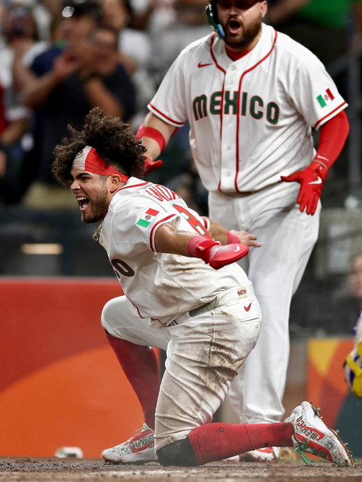 ¡Ándale, Aranda! 

Jonathan knocks an RBI, then scores from first to give @mexicobeis their first two runs! 🇲🇽