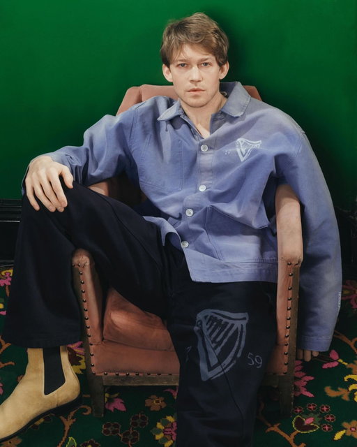 JWANDERSON x GUINNESS 

A collaboration celebrating a shared Irish heritage and commitment to craft 

Featuring Joe Alwyn and Little Simz, shot at The Devonshire, London 

Creative Direction: Jonathan Anderson 
Styling: Benjamin Bruno 
Photography: Heikki Kaski 
Set Design: Hella Keck 
Hair: Claire Grech, Chantelle Fuller 
Makeup: Phoebe Alana Brown, Nibras Alwasiti 
Nails: Charly Avenell 
Production: Studio Boum

#jwanderson
#guinness