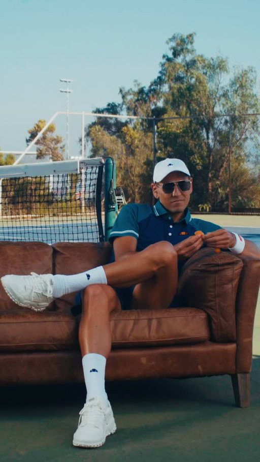 Puntos extras por estilo personal.

Nueva colaboración con Alejandro Tabilo ya disponible en tiendas ellesse, ellesse.cl y en Paris: Parque Arauco, Alto Las Condes, La Dehesa y Marina Arauco.