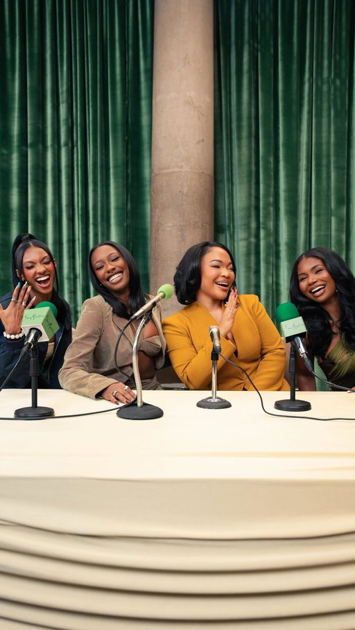 🚨 COMING TO YOU LIVE: When the pressure rises... some fold. But Silk Press In A Bottle? She never does 💚 

Starring @luxurylaw, @clarkepeoples, @kirahominique,  @masai_russell and @serenaapagee, the rumors end here. Hit ▶️ and let the silk press do the talking.

#SilkPressInABottle #SilkPressConference