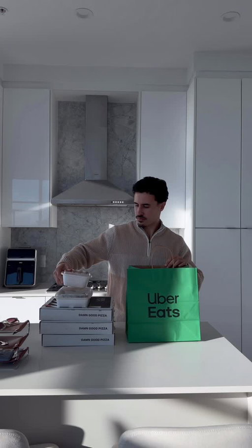 Game night made easy with @ubereats 
Click the link in my bio to get up to 50% off game day favourites on Uber Eats

#ad #ubereatspartner