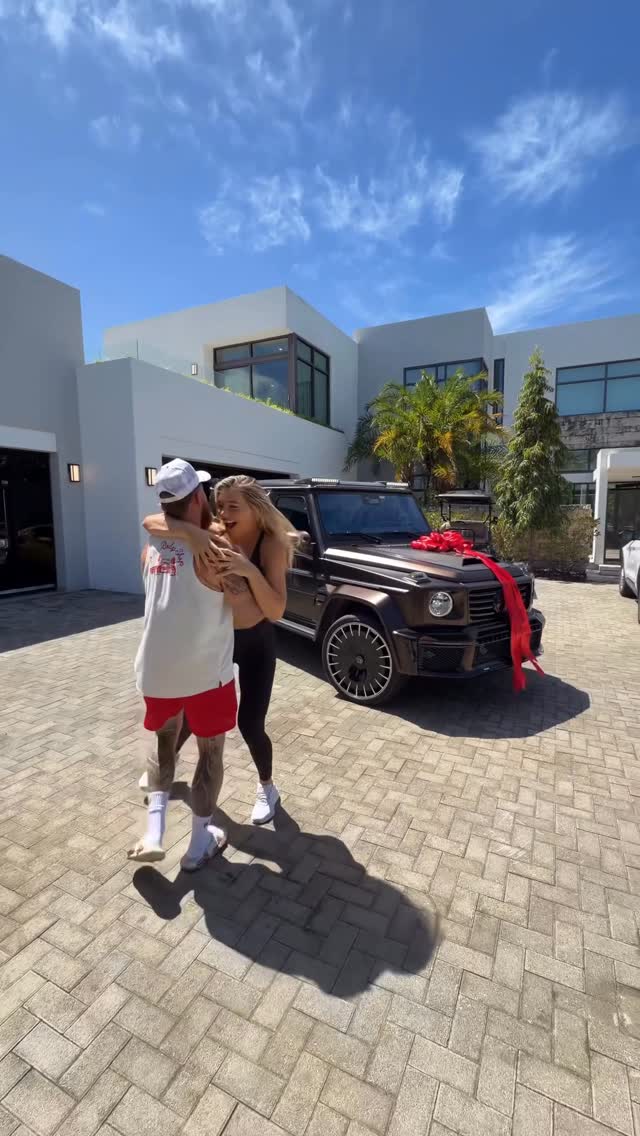 Only the best for my queen🥳⭐️ she worked hard for the gold and silver so I got her a bronze g wagon⚡️