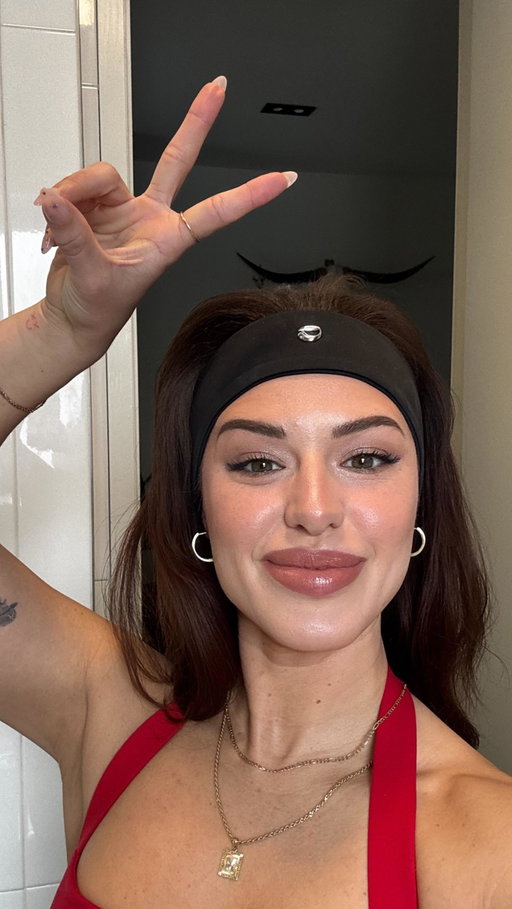 Lookin like a 🥐 but I still love them 😭😭🙏🏼 

But in all seriousness, this is one of those exercises that can take time to learn, but practice makes perfect. Just no hunchbacks please 😂
——

#fitness #workoutmotivation #funny