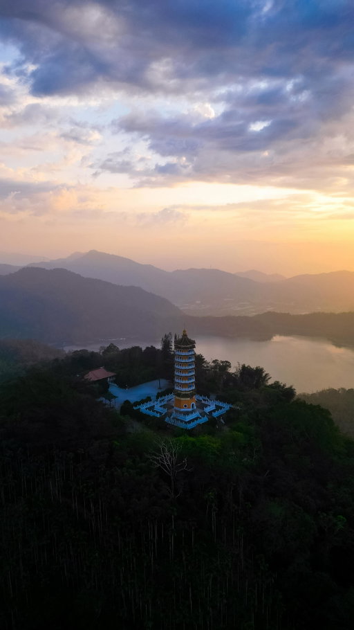 One of the most beautiful places I have ever visited…Ci’en Pagoda overlooking the stunning Sun Moon Lake!

Add this landmark in Taiwan to your travel bucket list and remember to stay for the most incredible sunset of your life!

📍Sun Moon Lake, Taiwan 🇹🇼 
🎥 iPhone 17 pro max & DJI Mini 3 Pro drone

@taiwantourism.na #TaiwanWavesOfWonder #Taiwan #CienPagoda #SunMoonLake #慈恩塔
.
.
.
.
Also tysm to @paige_tingey for helping me get the last 2 beautiful drone shots and to @karlieplace for the opening drone scene idea! Women supporting women🙌🏽