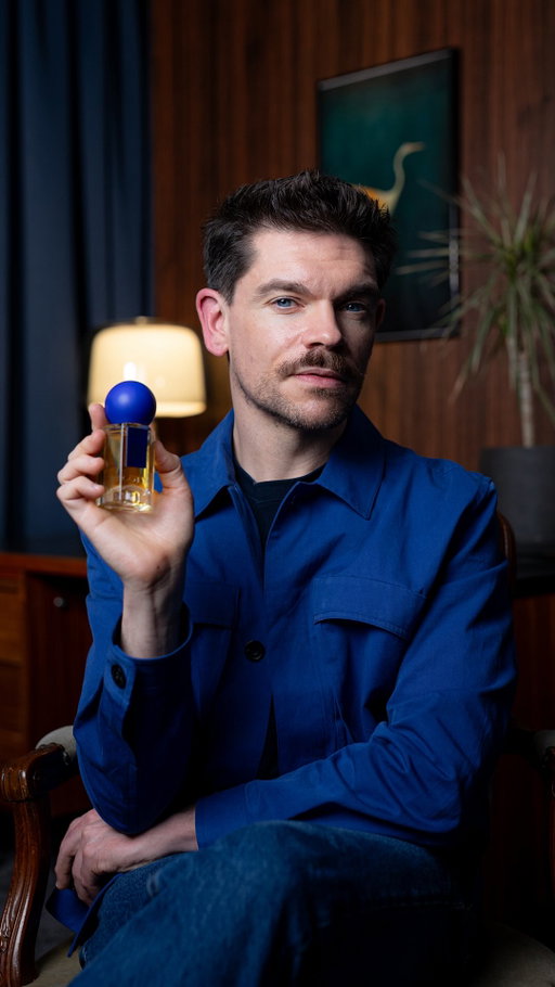 ad One of my favourite ambers, reinterpreted. @InfinimentCoty Après L’Amour L’Osmium takes the original and intensifies it: 37% perfume oil, 4% Molecular Aura, and a trail that feels denser, richer, more present.
Smokier tobacco. Warmer amber. Deeper vanilla and benzoin.
The soul is still there but the presence is elevated.
_____
#ManForHimself #Infinimentcotyparis #lesosmiums #fragrance