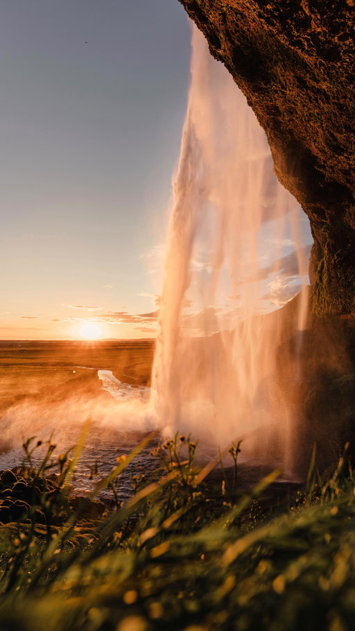 Iceland is UNREAL 😭💘 

.
.
.
#iceland #icelandtrip #seljalandsfoss #beautifuldestinations