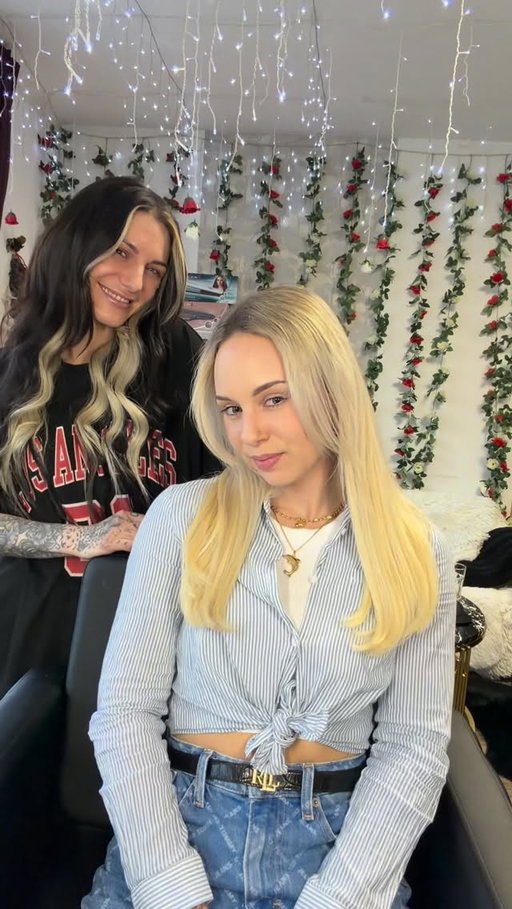 Back to blonde🤍 @szini_hair_specialist Fun fact: több mint másfél éve van fent ez a póthaj, és még nem kellett újratincsezni👩🏼‍🦳 Sosem szokott kihullani belőle egy tincs sem, viszont idő közben már vágtunk belőle, mert rövidebbet szerettem volna💇🏼‍♀️