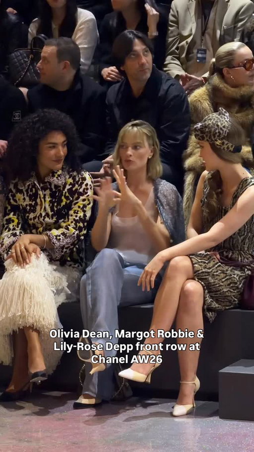 @oliviadeano, Margot Robbie & @lilyrose_depp front row at the @chanelofficial AW26 show in Paris 🖤

#DazedFashionTV #OliviaDean #MargotRobbie #LilyRoseDepp #Chanel