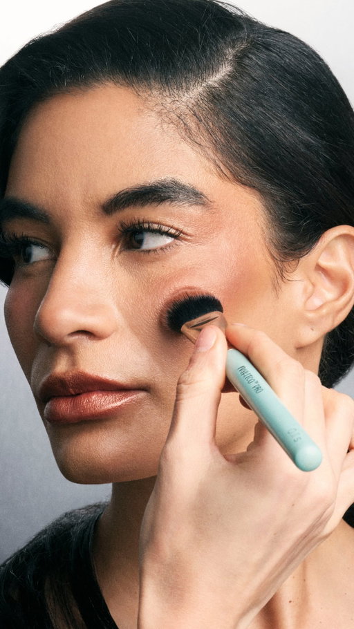 A lot of people are confused about how Amplify Flexi Powder works, so we’ve been sharing a lot of education around the different ways to use it.

Here’s the key thing to understand:

〰️ When you wet Amplify Flexi Powder, it transforms from a dehydrated powder into a gel. That’s when the pigments fully activate, giving you the most intensity and allowing you to apply it with either your fingers or a brush.

〰️ As it dries, the formula returns to its original powder state, ready to be activated again whenever you choose.

In other words: it’s not an eyeshadow, and it’s not a liquid. It’s a flexible pigment system designed to adapt to how you want to use it.

Whether you choose to use it dry, wet, with fingers or a brush, you’re not locked into one finish, you get to choose the effect. 🙌