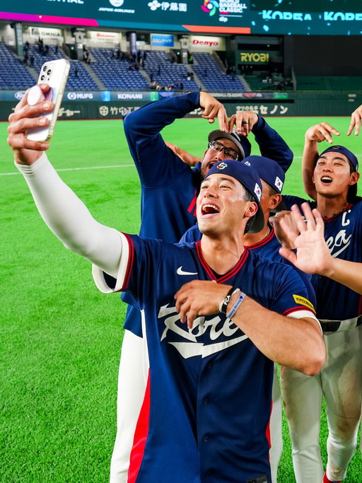 MIAMI BOUND! ✈️

@shay_whitcomb and @kbo.official are heading to the @wbcbaseball Quarterfinals!