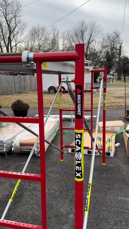 Hoy estamos haciendo el unboxing de este andamio Build Frames disponible en Lowe’s 
Trabajar en altura es parte de nuestro día a día, y hacerlo de forma segura es clave.
Este sistema está hecho para trabajo real y se adapta a cada proyecto.
Pendientes para verlo en acción en la obra.
#ad #sponsored #TheMexicanCarpenter #BuildFrames