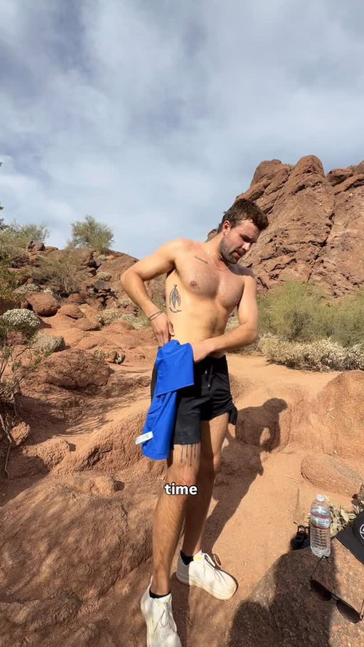 Camelback mountain in Arizona is definitely a harder hike than it looks 😅 Let’s see how fast a couple of hockey bros can make it to the top