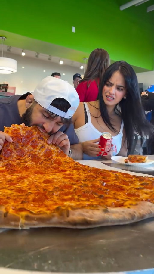 Arman Tsarukyan eats the biggest slice of pizza on earth. What UFC weight class should @arm_011 compete in next? 🍕😂

#ufc #armantsarukyan #ninadrama #food #pizza